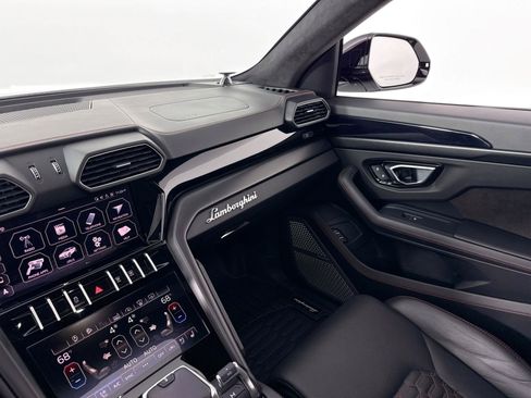 Used 2021 Lamborghini Urus AWD/4WD image 26
