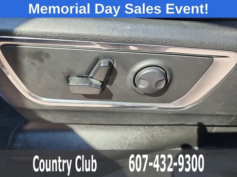Used 2025 RAM 1500 Laramie AWD/4WD image 12