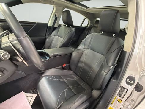Used 2025 Lexus ES 350 Ultra Luxury w/ Accessory Package (Z2) FWD image 30