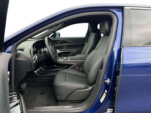 Used 2024 Cadillac Lyriq Luxury image 10