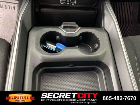 Used 2025 RAM 1500 Big Horn AWD/4WD image 24