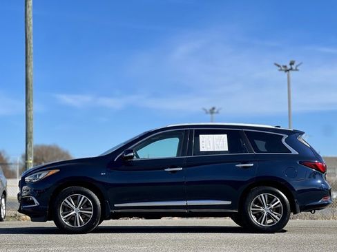 Used 2019 INFINITI QX60 Luxe w/ Essential Package image 8
