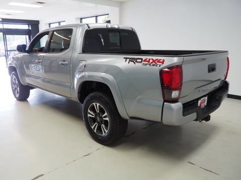 Certified 2019 Toyota Tacoma TRD Sport image 10