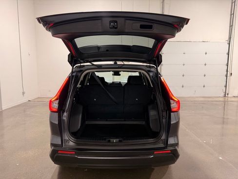 Used 2025 Honda CR-V LX image 9