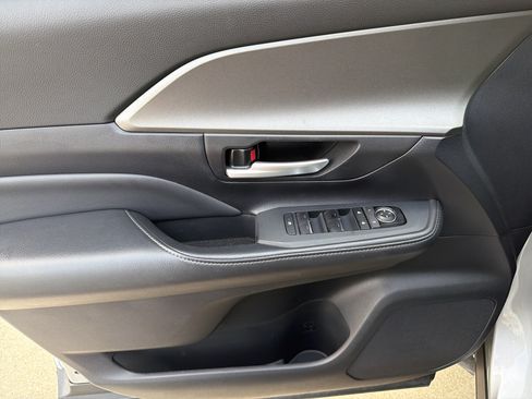 Certified 2025 Toyota Grand Highlander FWD image 19