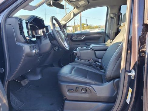 Used 2025 GMC Sierra 1500 SLT image 8
