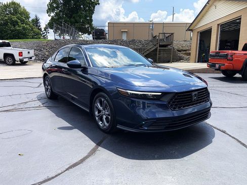 Used 2023 Honda Accord EX image 3