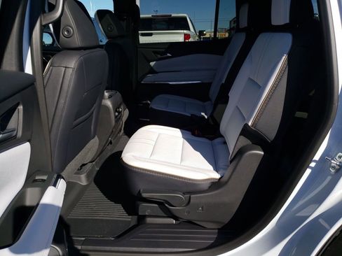 New 2026 Chevrolet Traverse High Country w/ LPO, Floor Liner Package image 23