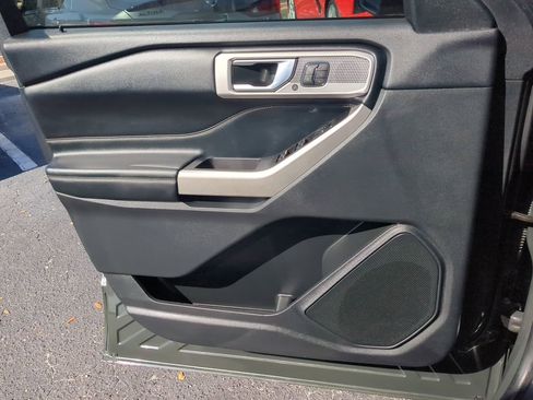 Certified 2022 Ford Explorer Limited w/ Equipment Group 301A image 31