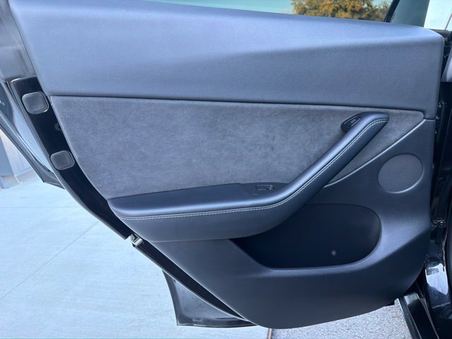 Used 2021 Tesla Model Y Long Range AWD/4WD image 16