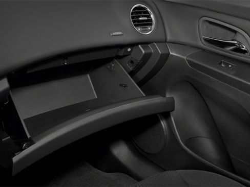 Used 2014 Chevrolet Cruze LS image 18