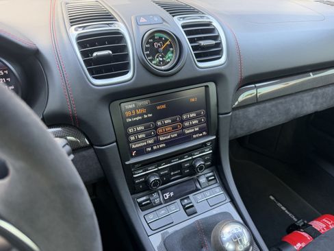 Certified 2016 Porsche Cayman GT4 RWD image 23