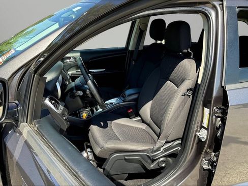 Used 2018 Dodge Journey SE w/ Popular Equipment Group FWD image 21