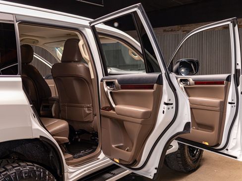 Used 2018 Lexus GX 460 image 31