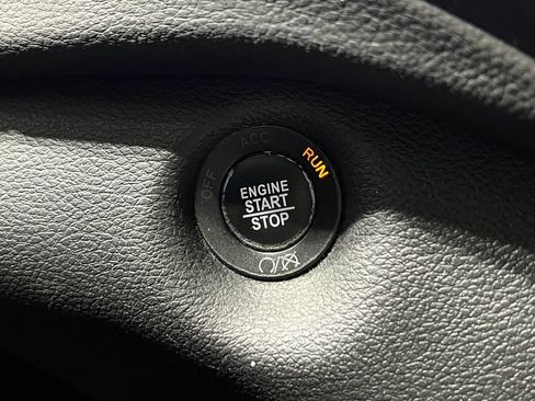 Used 2019 Jeep Cherokee Latitude Plus FWD image 21