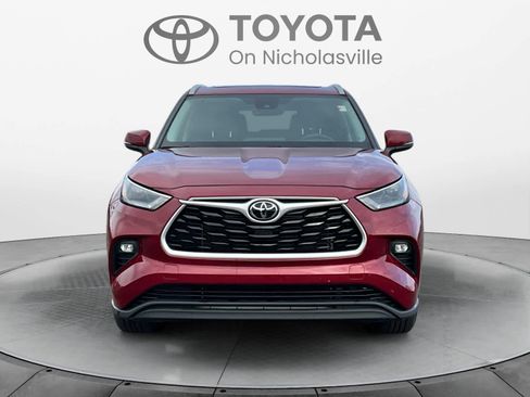 Used 2023 Toyota Highlander XLE image 9