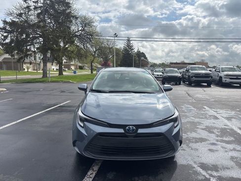 Used 2025 Toyota Corolla LE FWD image 3