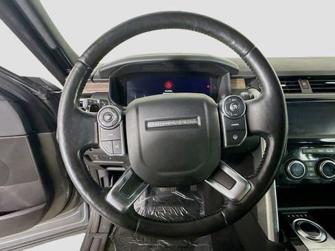 Used 2018 Land Rover Discovery HSE image 13