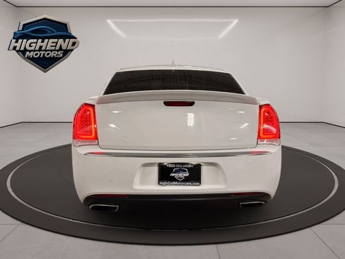 Used 2018 Chrysler 300 Touring image 6