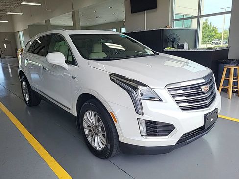 Used 2019 Cadillac XT5 FWD image 2