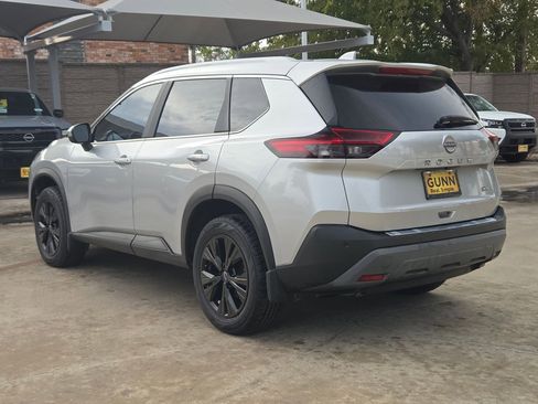 Used 2023 Nissan Rogue SV w/ SV Premium B Package image 5