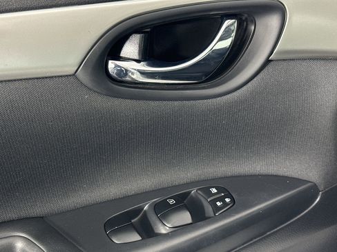 Used 2017 Nissan Sentra S image 17
