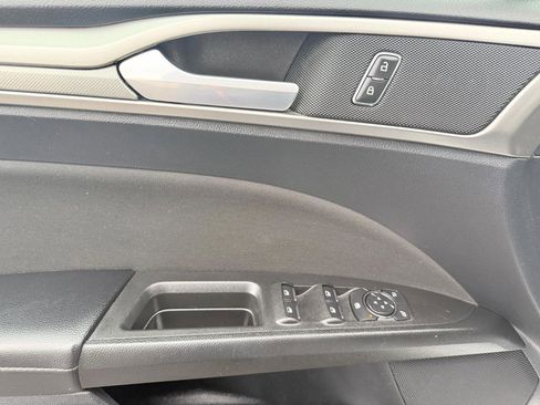 Used 2019 Ford Fusion SE image 15