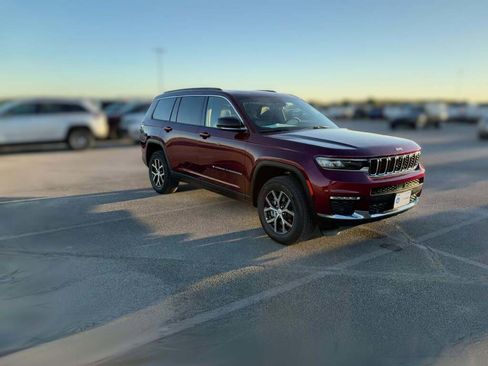 New 2025 Jeep Grand Cherokee L Limited w/ Luxury Tech Group II image 16