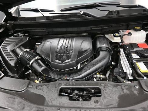 Used 2025 Chevrolet Traverse LT image 32