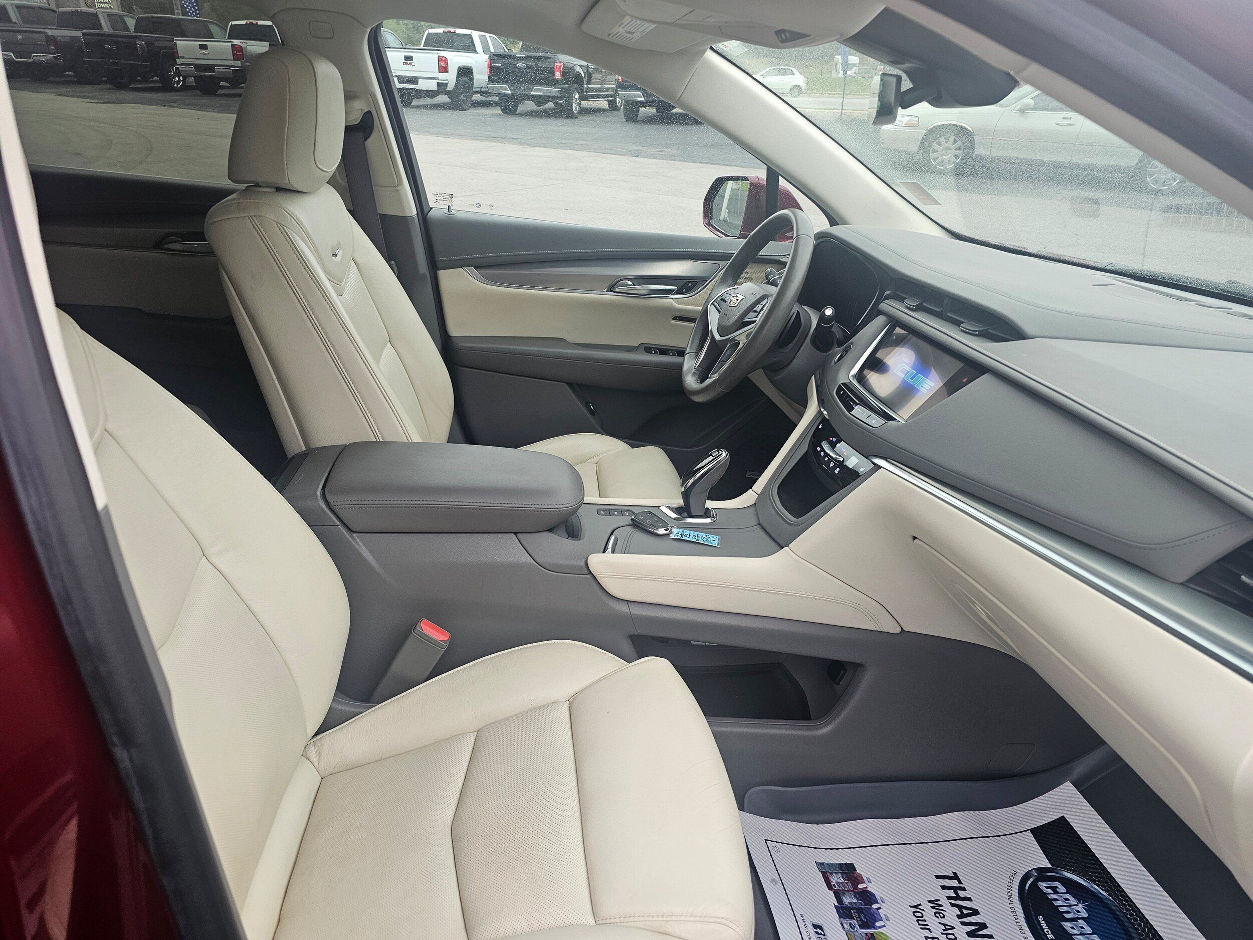 Used 2017 Cadillac XT5 Luxury w/ Driver Awareness Package AWD/4WD image 18