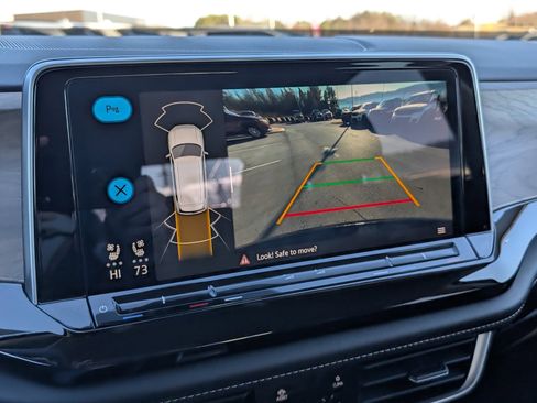 Used 2025 Volkswagen Atlas SE image 17