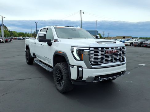 Used 2024 GMC Sierra 3500 Denali AWD/4WD image 7