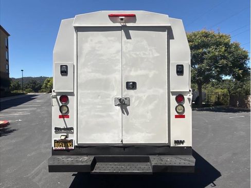 Used 2017 Chevrolet Express 3500 RWD image 8