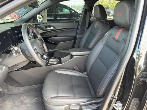 Used 2025 Chevrolet Trax RS w/ Sunroof Package image 10