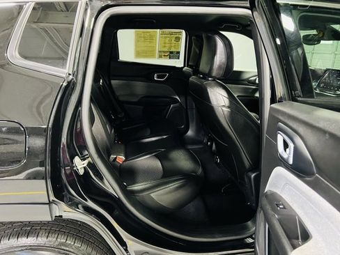 Used 2024 Jeep Compass Latitude image 31