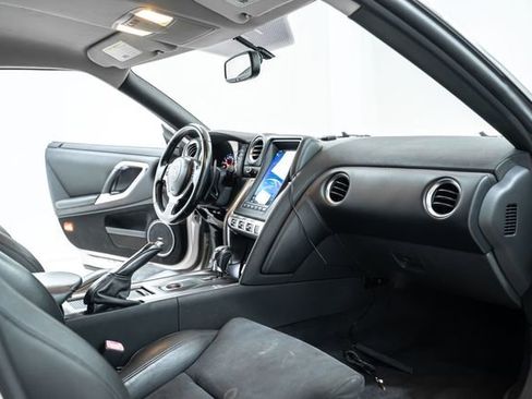 Used 2009 Nissan GT-R Premium image 22