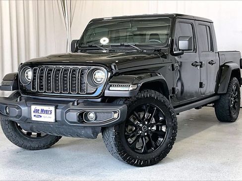 Used 2024 Jeep Gladiator Sport AWD/4WD image 11