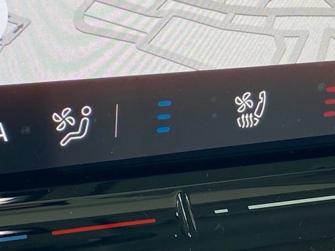 New 2025 Volkswagen ID. Buzz 1st Edition image 11