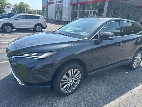 Used 2023 Toyota Venza Limited AWD/4WD image 2
