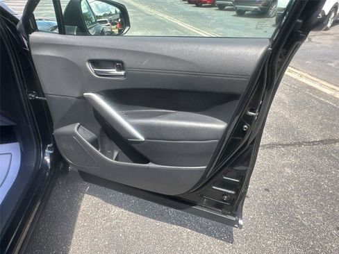 Used 2025 Toyota Corolla Cross XLE FWD image 11