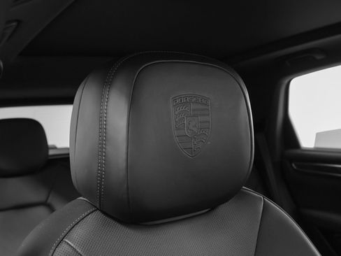 Certified 2023 Porsche Cayenne AWD/4WD image 21