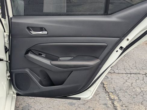 Used 2023 Nissan Altima 2.5 SR w/ SR Premium Package image 12