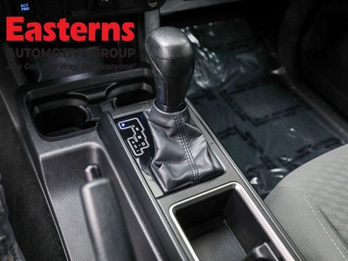 Used 2022 Toyota Tacoma SR w/ SR Convenience Package image 13