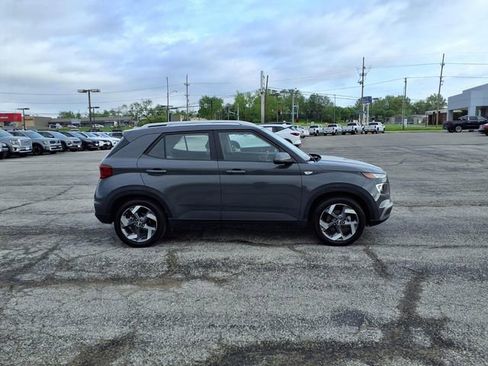 Used 2025 Hyundai Venue SEL FWD image 16