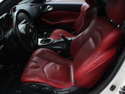 Used 2011 Nissan 370Z Coupe RWD image 14