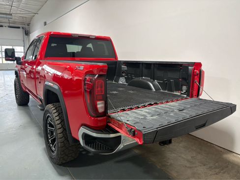 Used 2022 GMC Sierra 2500 SLE w/ X31 Off-Road Package AWD/4WD image 4
