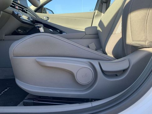 New 2025 Hyundai Elantra SEL image 14