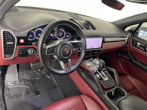 Used 2020 Porsche Cayenne S image 4