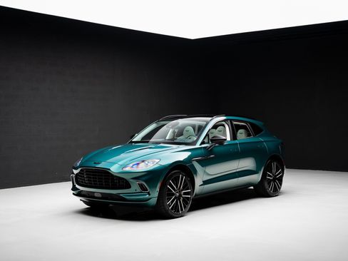 Used 2023 Aston Martin DBX AWD/4WD image 4
