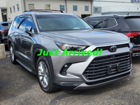 Used 2025 Toyota Grand Highlander AWD image 2